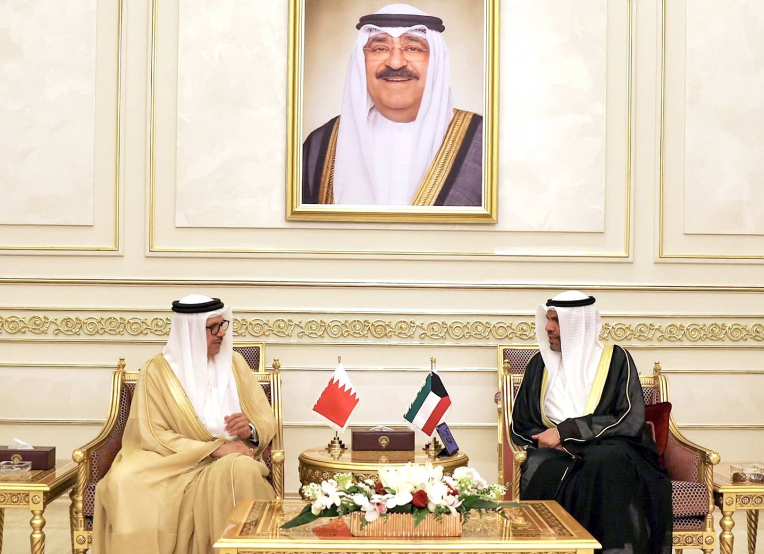 وزير الخارجية الكويتي عبد الله اليحيا يستقبل نظيره البحريني الدكتور عبد اللطيف الزياني (كونا)