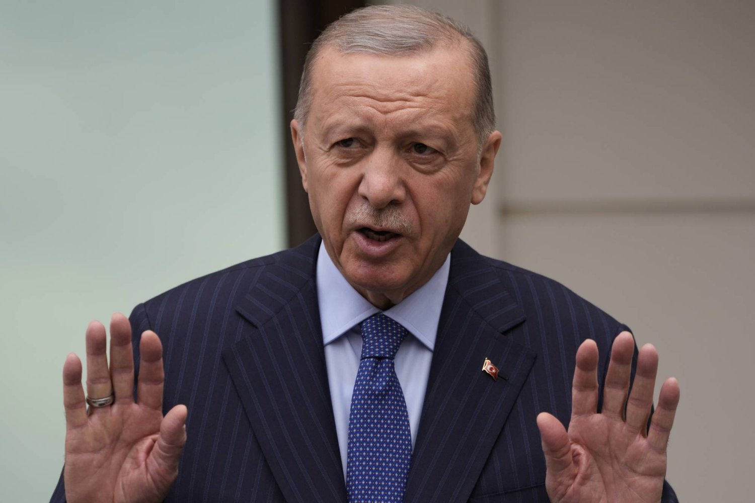إردوغان يلقي كلمة بعد صلاة الجمعة بإسطنبول الجمعة (أ.ب)