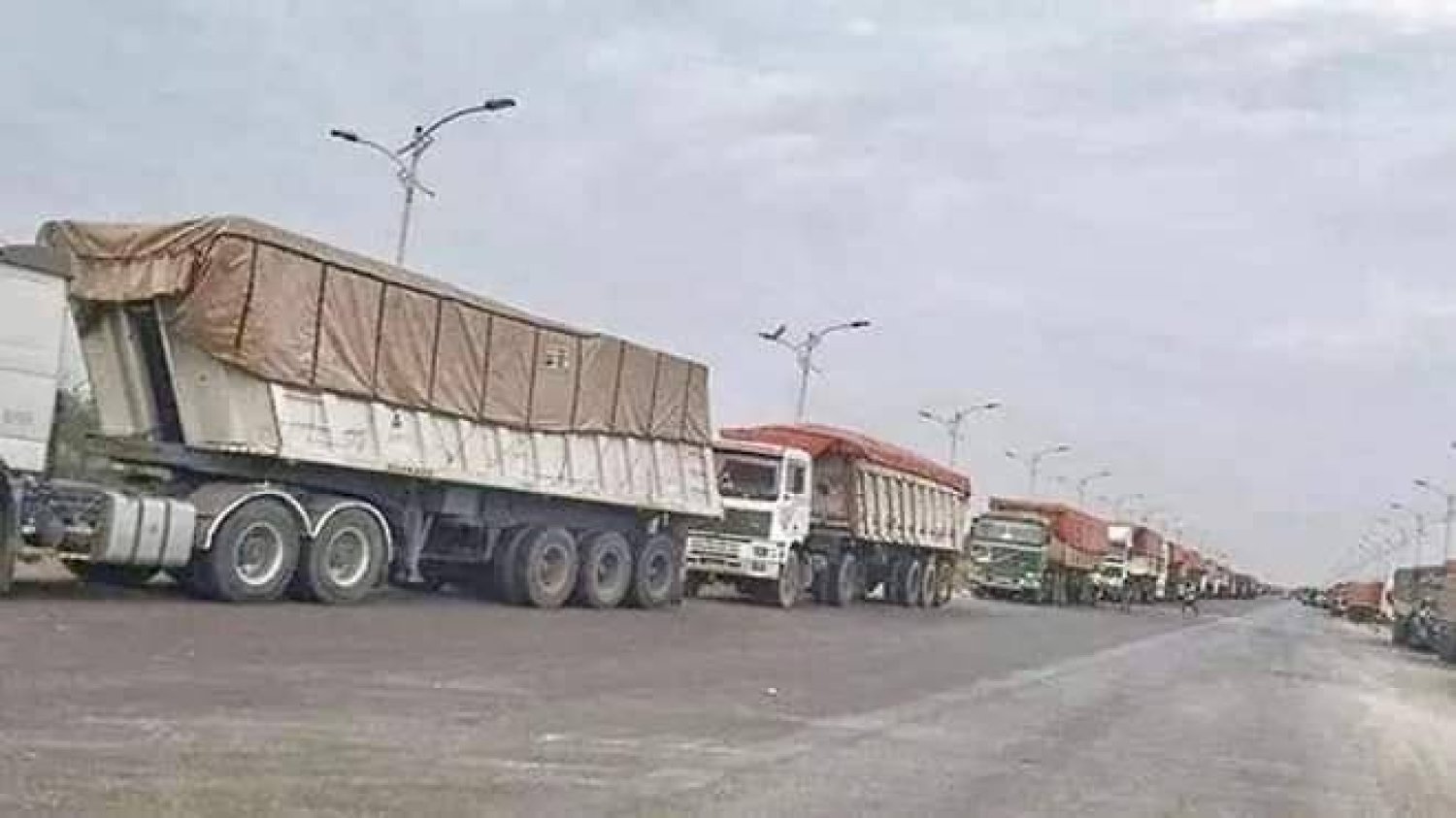 الحوثيون متهَمون بالسعي لضرب قطاع النقل الثقيل لصالح مجموعة من المتنفذين (إعلام محلي)